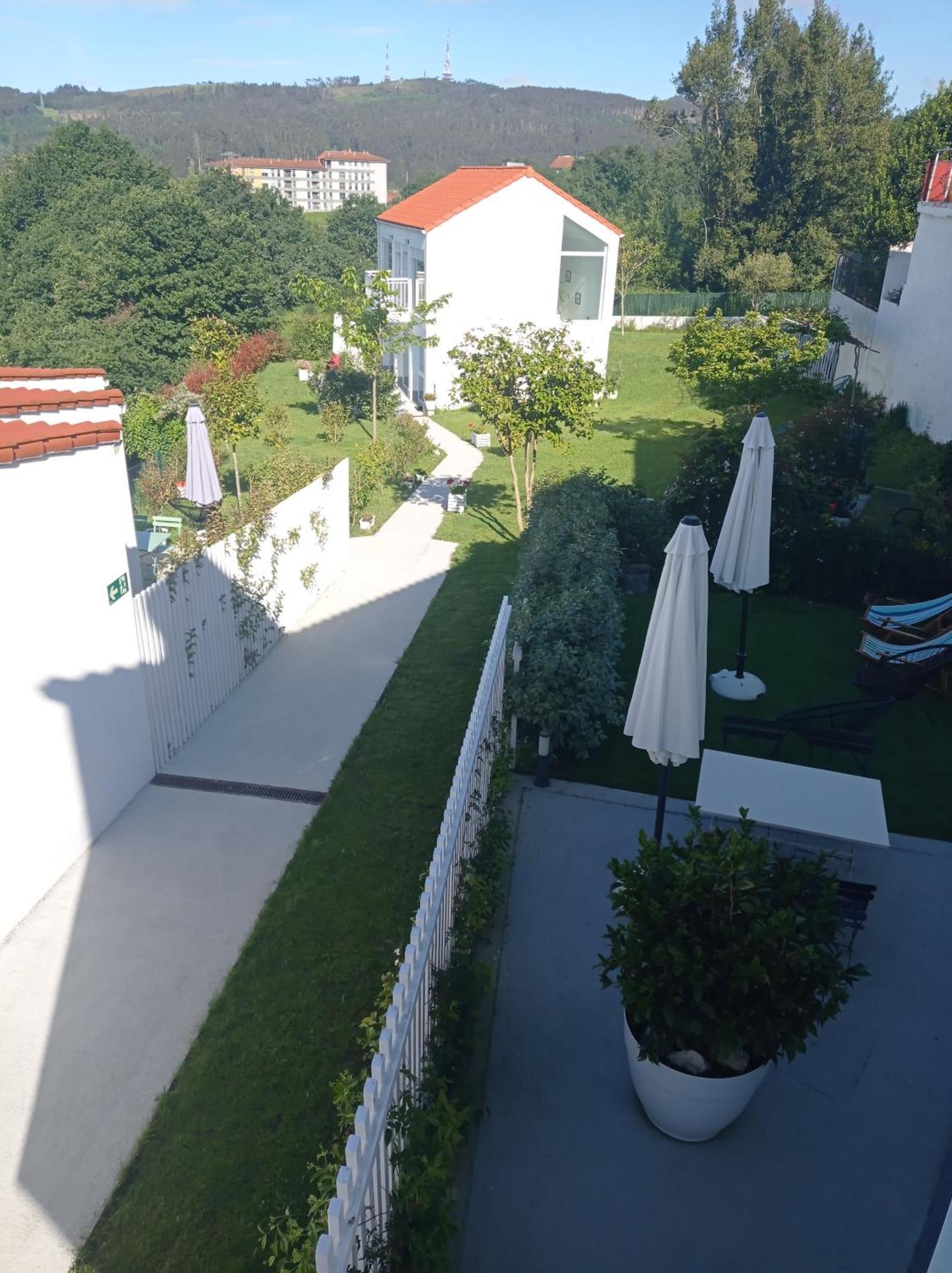 Casas Turisticas Lar Jardin - Parking Privado Santiago de Compostela Exterior foto